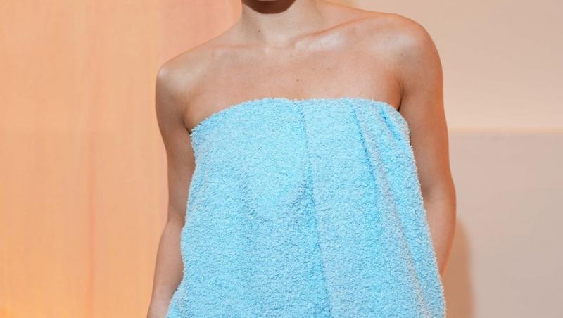 Alexia Eram a purtat o ținută controversată la Milano. A întors toate capetele la Săptămâna Modei