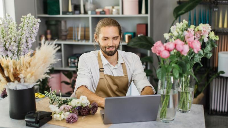 Record de vânzări la flori. Românii au cheltuit zeci de milioane de euro la început de luna martie. Ce buchete au preferat