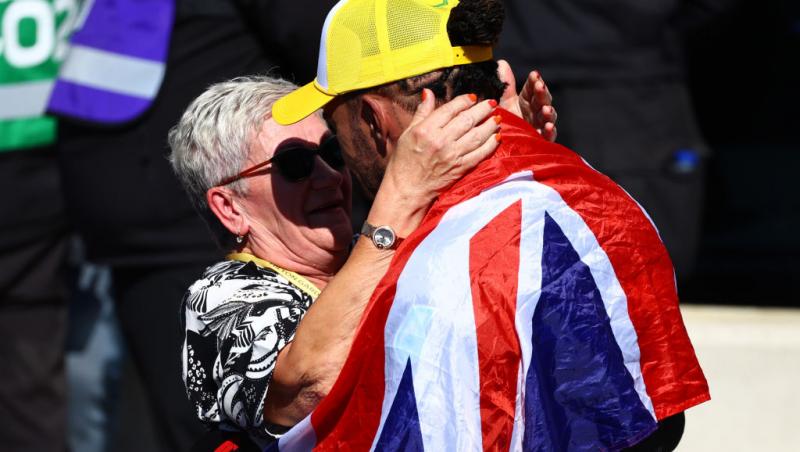 Lewis Hamilton, mesaj emoționant de Ziua Mamei. Ce relație are cu mama sa vitregă