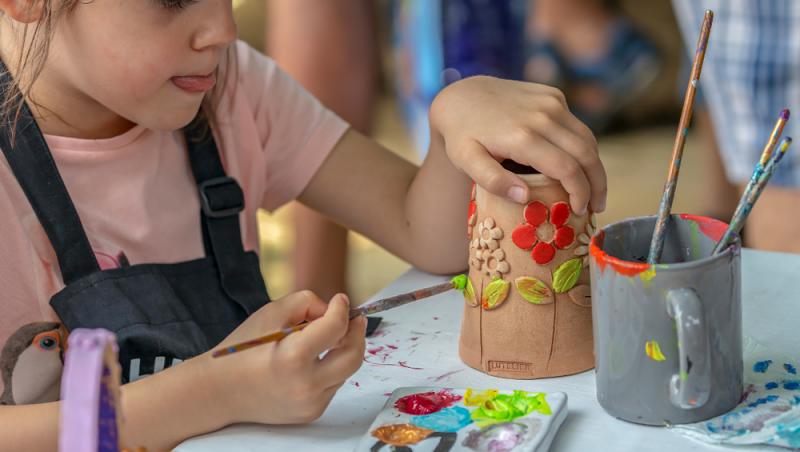 Cât costă, de fapt, învățământul gratuit din România. Părinții trebuie să dispună de un buget uriaș