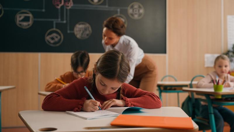 Cât costă, de fapt, învățământul gratuit din România. Părinții trebuie să dispună de un buget uriaș