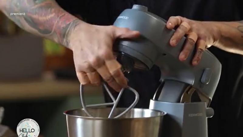 Cum se face rețeta de choux cu înghețată de vanilie și sos de ciocolată, pregătită de Chef Samuel Le Torrelliec la Hello Chef