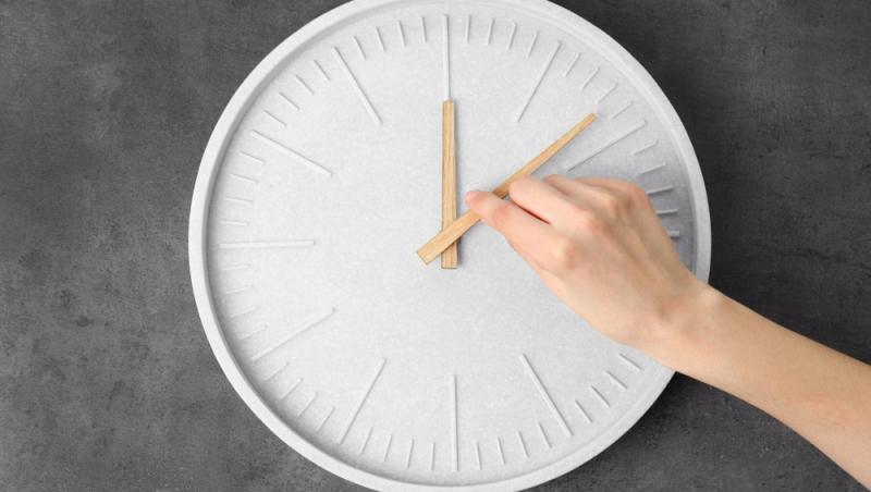 Când se trece la ora de vară în 2025. Cum ne afectează această schimbare
