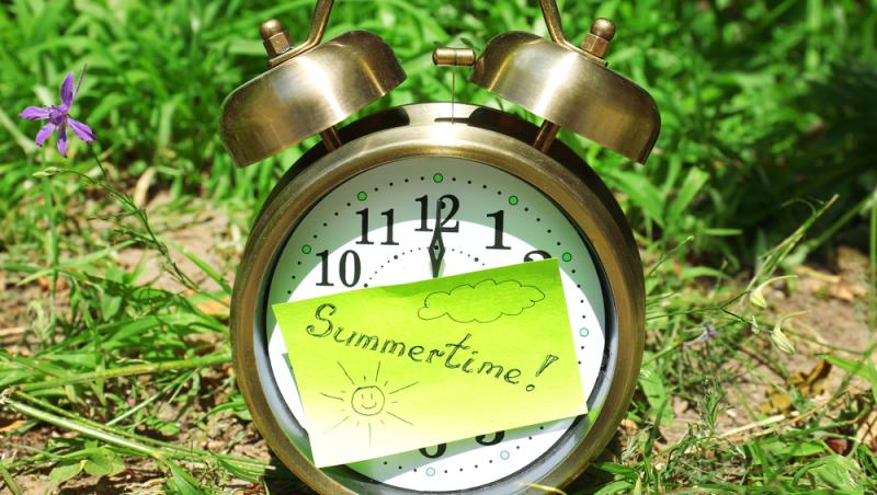 Când se trece la ora de vară în 2025. Cum ne afectează această schimbare