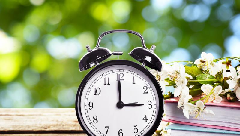 Când se trece la ora de vară în 2025. Cum ne afectează această schimbare