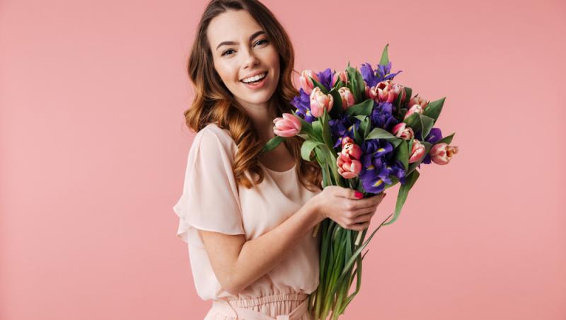 Lalelele, unele dintre cele mai populare flori de primăvară. Ce semnificație au în funcție de culoare