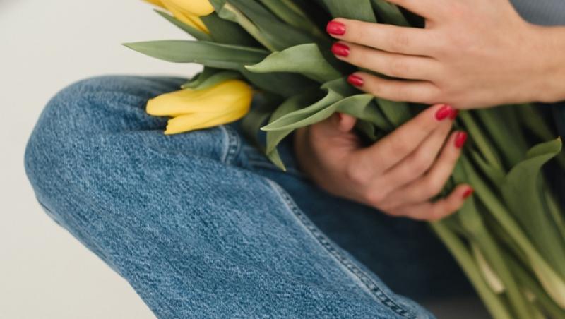 Lalelele, unele dintre cele mai populare flori de primăvară. Ce semnificație au în funcție de culoare