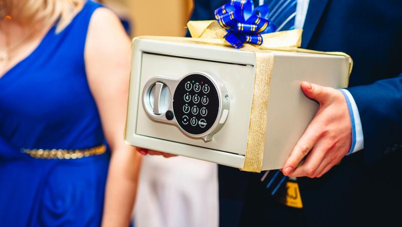 Cât se pune în plic la nunți în 2025. Ce spun specialiștii și de ce sunt atât de revoltați românii