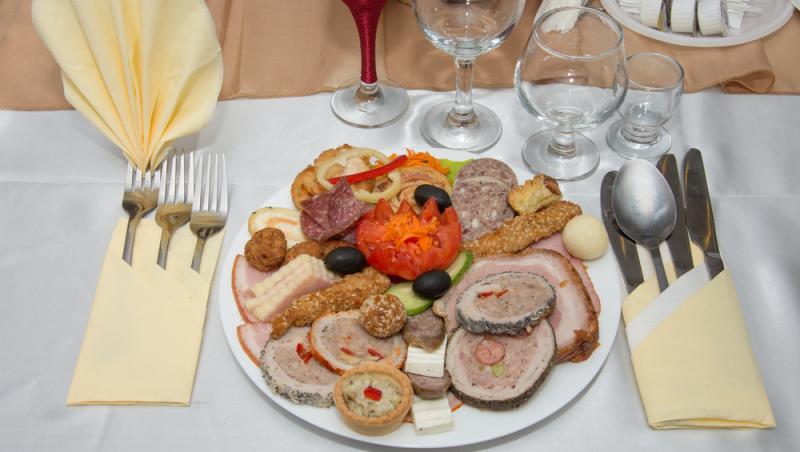 Cât se pune în plic la nunți în 2025. Ce spun specialiștii și de ce sunt atât de revoltați românii