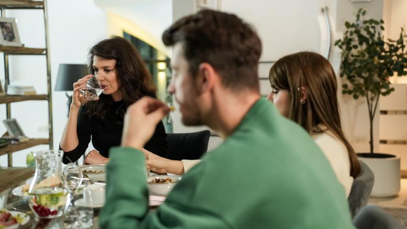 Ana, Mi-ai fost scrisă în ADN | Episodul 9 din 6 martie 2025. Ce descoperire face Sandra. În ce probleme intră Dumi