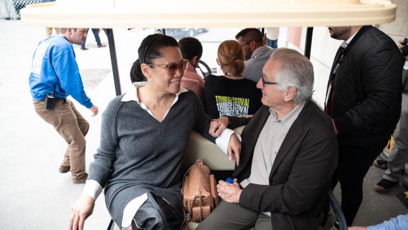 Mezina lui Robert De Niro are aproape 2 ani. Actorul de 81 de ani s-a fotografiat alături de ea. Ce reacții a stârnit