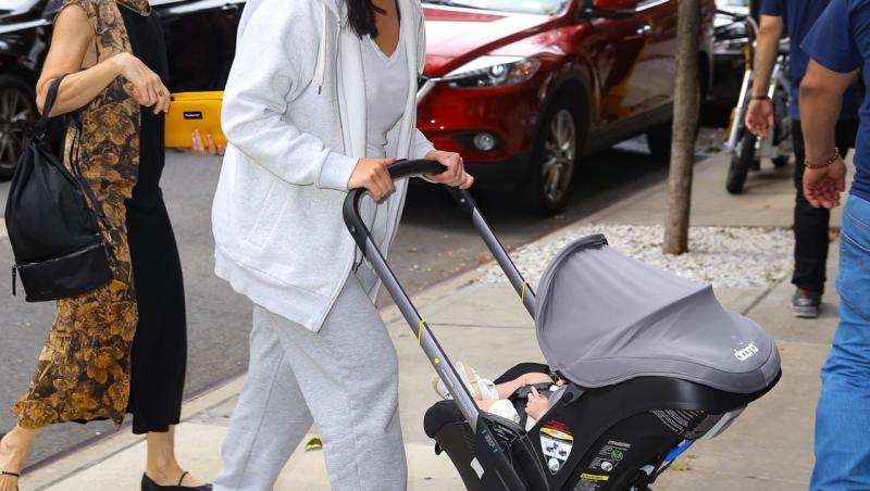 Mezina lui Robert De Niro are aproape 2 ani. Actorul de 81 de ani s-a fotografiat alături de ea. Ce reacții a stârnit