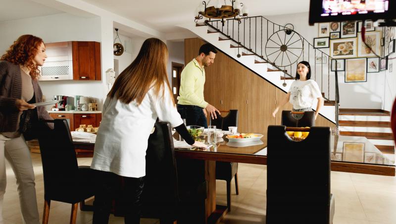 Iubire cu parfum de lavandă sezon 2, rezumat episoade 25, 26 și 27 din 7 martie 2025. Albert îl amenință pe Cristi. Ce urmează