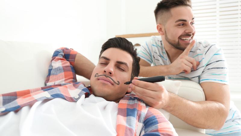 1 aprilie, Ziua Păcălelilor. Cum a luat naștere acest obicei și ce semnificație are, de fapt