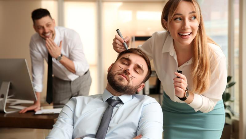 1 aprilie, Ziua Păcălelilor. Cum a luat naștere acest obicei și ce semnificație are, de fapt