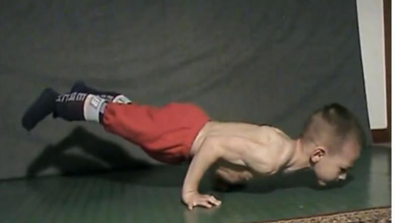 Ce mai face azi Giuliano Stroe, cunoscut drept Micul Hercule. Tatăl său a făcut recent un anunț ce i-a întristat pe mulți