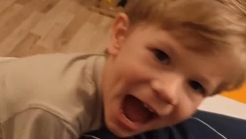 Ce reguli a stabilit micuțul Tiago pentru toată familia. Imaginile înduioșătoare cu Dani Oțil și fiul său