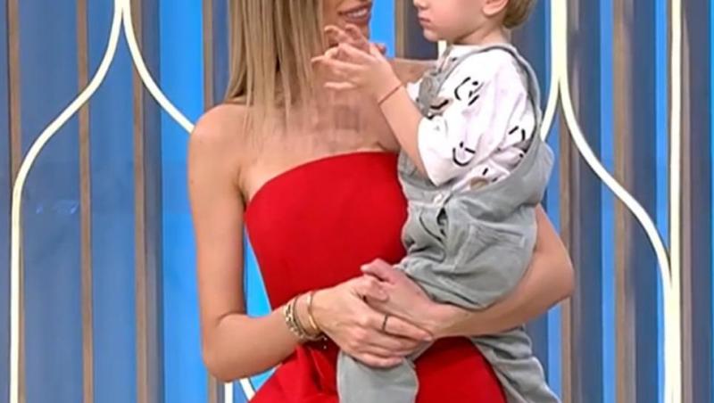 Ce reguli a stabilit micuțul Tiago pentru toată familia. Imaginile înduioșătoare cu Dani Oțil și fiul său