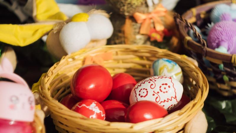 Cât costă 10 ouă vopsite cu o săptămână înainte de Paște. Termenul de valabilitate a ridicat semne de întrebare
