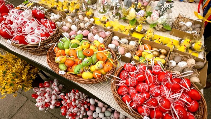 Cât costă 10 ouă vopsite cu o săptămână înainte de Paște. Termenul de valabilitate a ridicat semne de întrebare