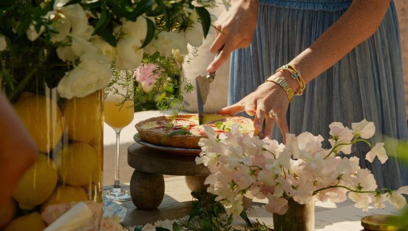 Afacerea lui Meghan Markle sub scrutinul publicului. Deși și-a epuizat stocul într-o oră, clienții cer banii înapoi