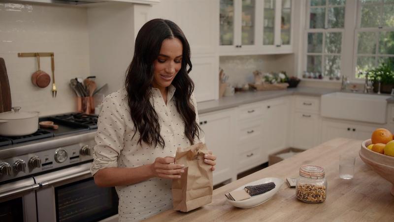 Afacerea lui Meghan Markle sub scrutinul publicului. Deși și-a epuizat stocul într-o oră, clienții cer banii înapoi