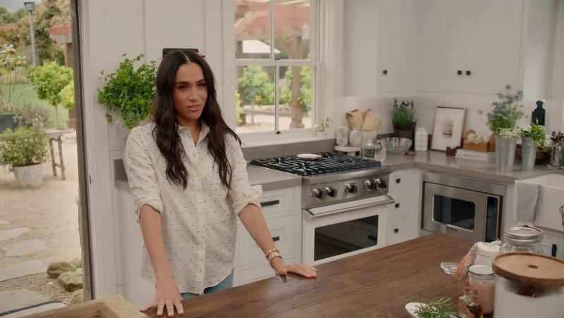 Afacerea lui Meghan Markle sub scrutinul publicului. Deși și-a epuizat stocul într-o oră, clienții cer banii înapoi