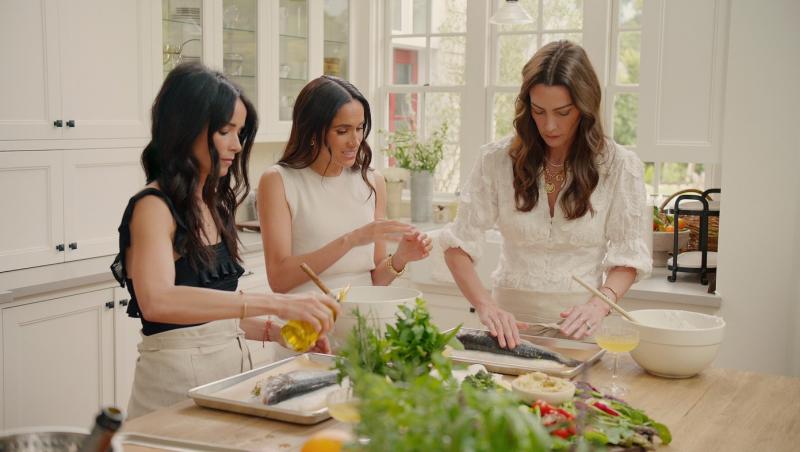 Afacerea lui Meghan Markle sub scrutinul publicului. Deși și-a epuizat stocul într-o oră, clienții cer banii înapoi