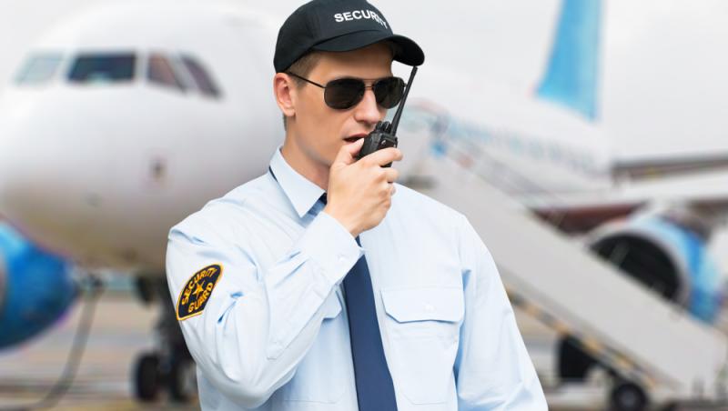 Cuplu escortat din avion la întoarcerea din vacanță. Care este motivul jenant: „I-au oprit pe toți cei care voiau să iasă”