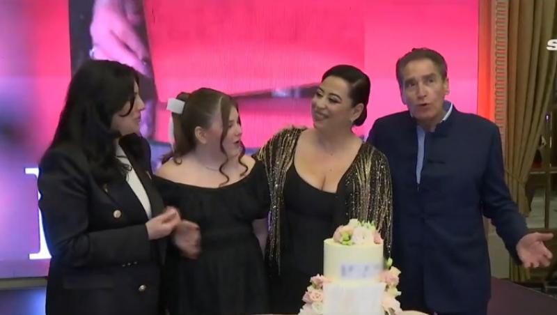 Petre Roman, apariție surpriză la aniversarea Oanei Roman. Imaginile care dovedesc că au trecut peste toate neînțelegerile