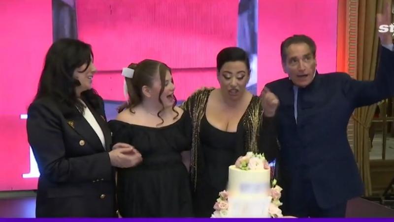 Petre Roman, apariție surpriză la aniversarea Oanei Roman. Imaginile care dovedesc că au trecut peste toate neînțelegerile