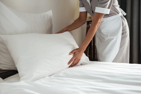 O româncă a fost concediată dintr-un hotel din Viena. Care este motivul incredibil: „Managera de etaj m-a auzit”