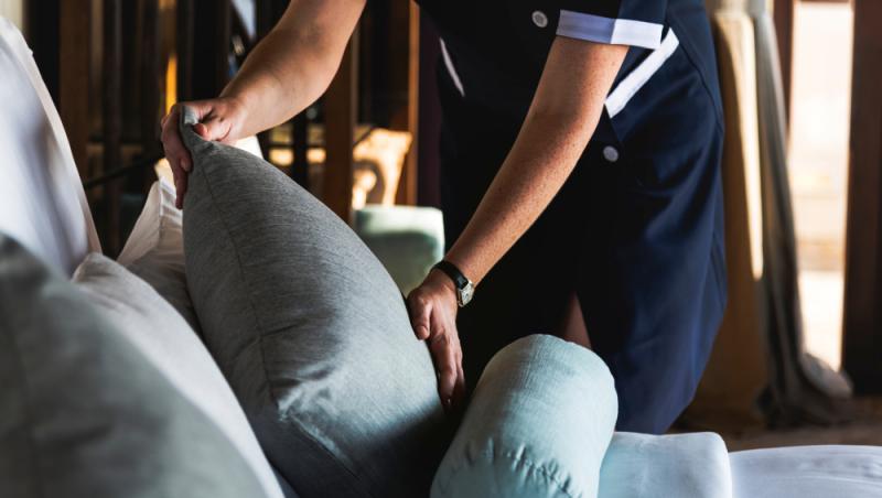 O româncă a fost concediată dintr-un hotel din Viena. Care este motivul incredibil: „Managera de etaj m-a auzit”