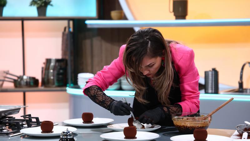 Chefi la cuțite, 14 aprilie 2025. Concurenta care i-a emoționat complet pe chefi și a primit cuțitul de trecere. Surpriza ediției