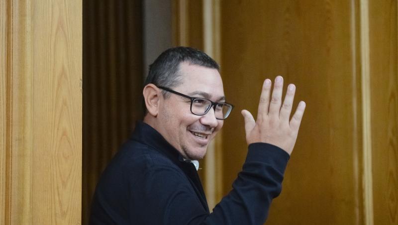 Cum arătau Victor Ponta și Daciana Sârbu când au apărut la Dansez pentru tine. Au purtat ținute roz și au dansat pe ritmuri latino