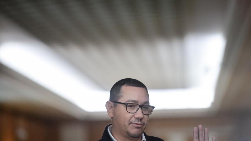 Cum arătau Victor Ponta și Daciana Sârbu când au apărut la Dansez pentru tine. Au purtat ținute roz și au dansat pe ritmuri latino