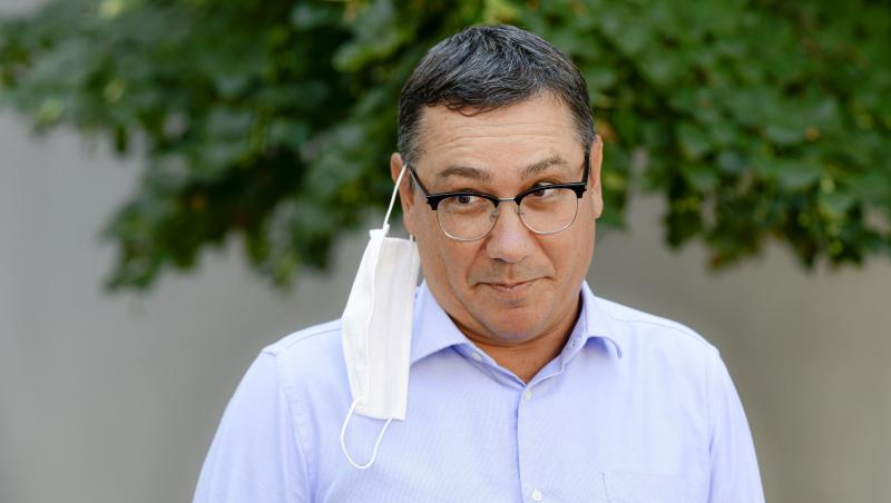 Cum arătau Victor Ponta și Daciana Sârbu când au apărut la Dansez pentru tine. Au purtat ținute roz și au dansat pe ritmuri latino