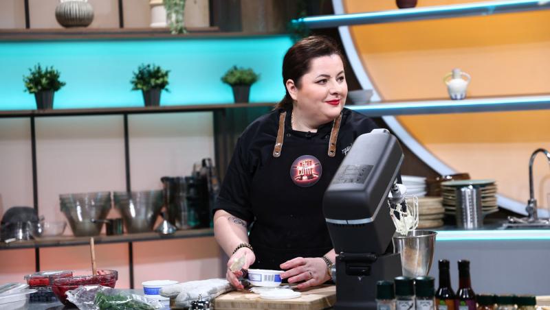 Jurații Chefi la cuțite se luptă azi pentru cea de-a patra bombă pusă în joc de Irina și dau ultimele cuțite înainte de bootcamp