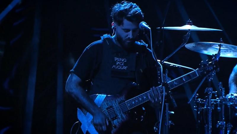 Trupa Taking Back August a făcut show pe scena X Factor! Ce detaliu au observat mulți la solist