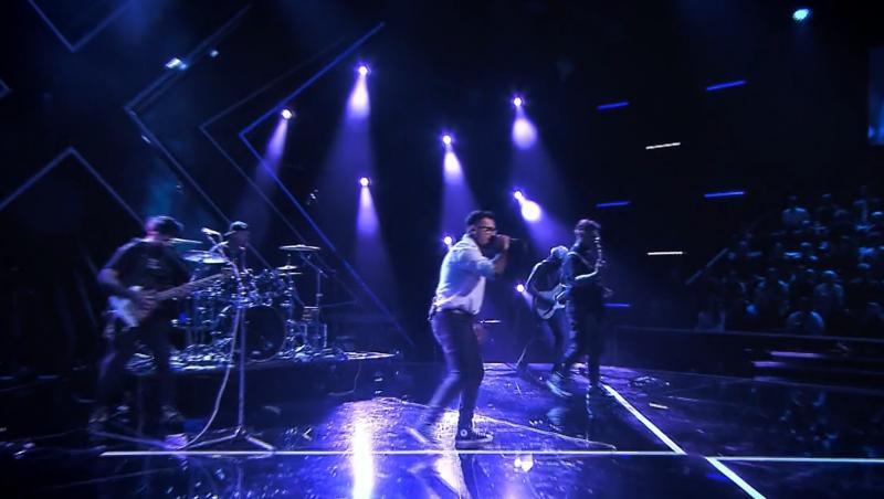 Trupa Taking Back August a făcut show pe scena X Factor! Ce detaliu au observat mulți la solist