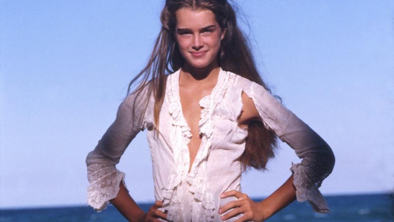 Brooke Shields s-a fotografiat în costum de baie la aproape 60 de ani. Cum arată în prezent actrița din Laguna Albastră