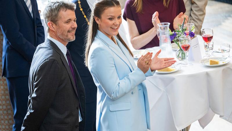 Prințesa Isabella și Regele Frederik al X-lea, îmbrăcați elegant în costume