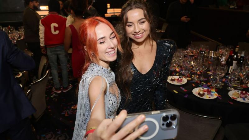 andra gogan face un selfie la un eveniment din sua