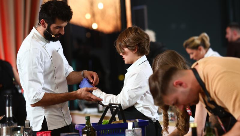 Chefi la cuțite, 15 aprilie 2025. Etapa de Bootcamp a luat sfârșit. Ce concurenți formează echipele chefilor și ce culori vor avea