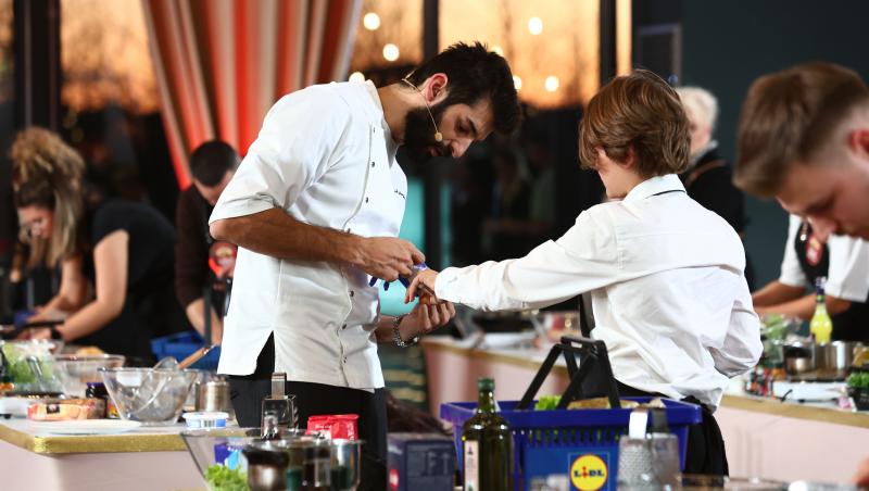 Chefi la cuțite, 15 aprilie 2025. Etapa de Bootcamp a luat sfârșit. Ce concurenți formează echipele chefilor și ce culori vor avea