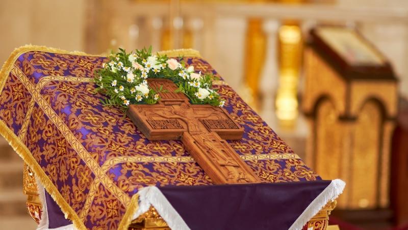 Program Denii Săptămâna Mare 2025. La ce oră încep slujbele în fiecare zi din Săptămâna Patimilor