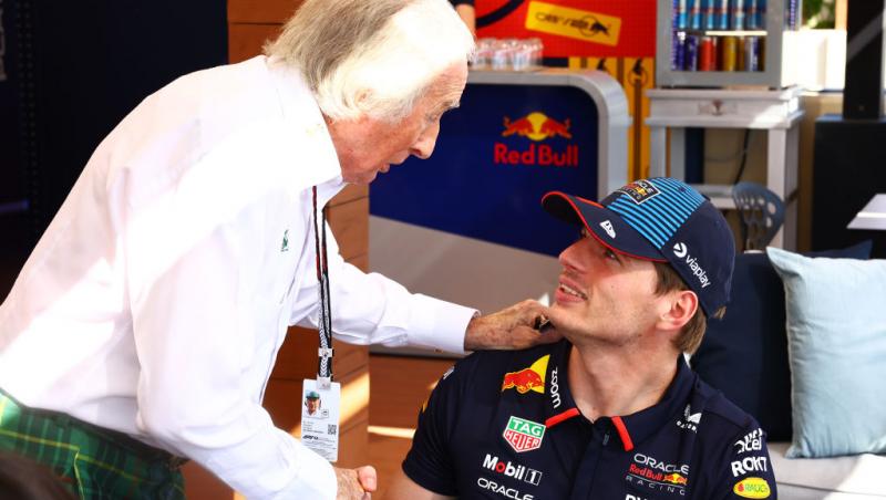 Michael Schumacher a semnat alături de ceilalți campioni mondiali casca purtată de Jackie Stewart duminică la Bahrain