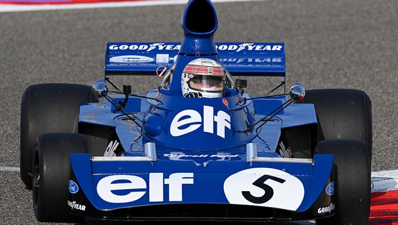 Michael Schumacher a semnat alături de ceilalți campioni mondiali casca purtată de Jackie Stewart duminică la Bahrain