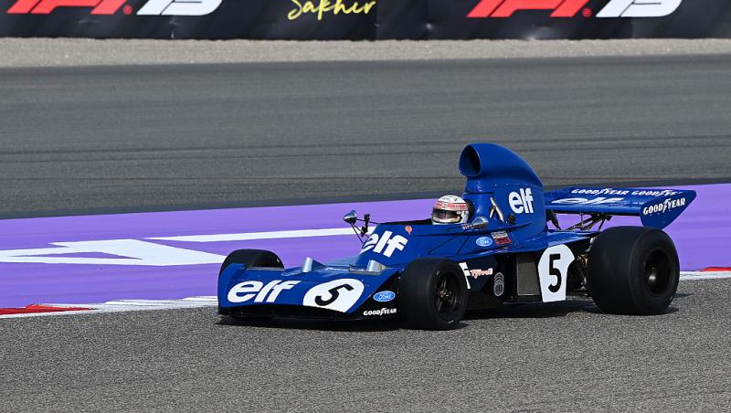 Michael Schumacher a semnat alături de ceilalți campioni mondiali casca purtată de Jackie Stewart duminică la Bahrain