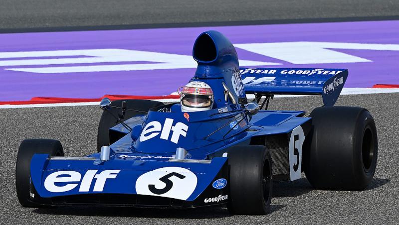 Michael Schumacher a semnat alături de ceilalți campioni mondiali casca purtată de Jackie Stewart duminică la Bahrain